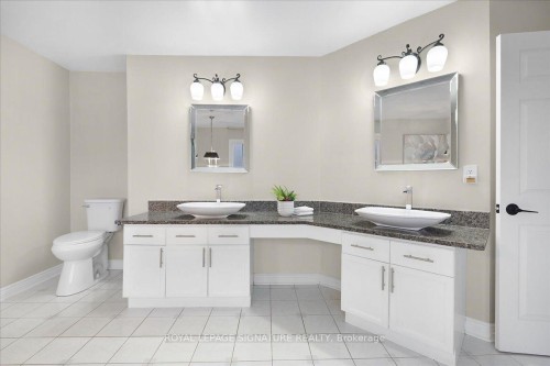 1093 Senlac Court, Mississauga, ON - Indoor Photo Showing Bathroom