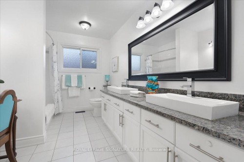 1093 Senlac Court, Mississauga, ON - Indoor Photo Showing Bathroom