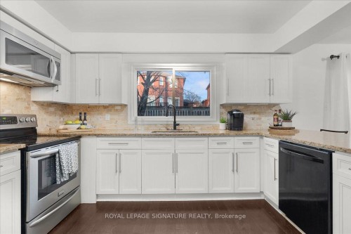 1093 Senlac Court, Mississauga, ON - Indoor Photo Showing Kitchen