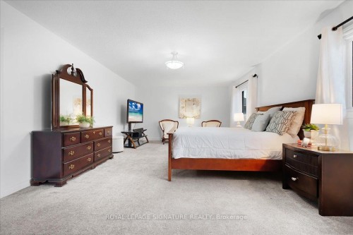 1093 Senlac Court, Mississauga, ON - Indoor Photo Showing Bedroom