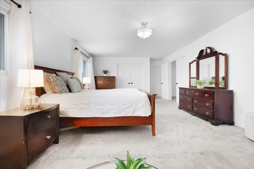 1093 Senlac Court, Mississauga, ON - Indoor Photo Showing Bedroom