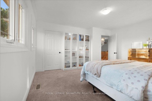 1093 Senlac Court, Mississauga, ON - Indoor Photo Showing Bedroom