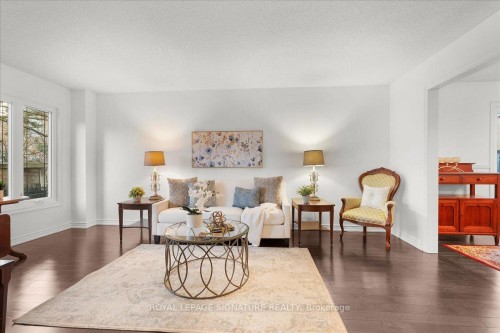 1093 Senlac Court, Mississauga, ON - Indoor Photo Showing Living Room