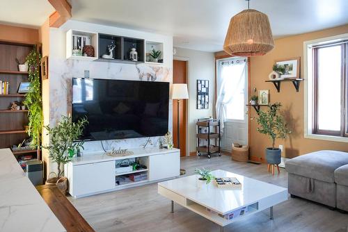 Living room - 8100 Route Des Ormes, Bécancour, QC - Indoor Photo Showing Living Room