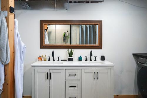 Bathroom - 8100 Route Des Ormes, Bécancour, QC - Indoor Photo Showing Laundry Room