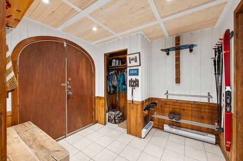 Hall d'entrée/Vestibule - 2028 Rue De Chandolin, Val-David, QC - Indoor Photo Showing Other Room