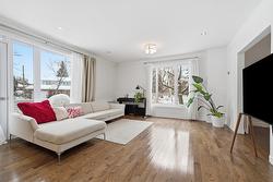 220 Boul. Laird  Mont-Royal, QC H3R 1Y2