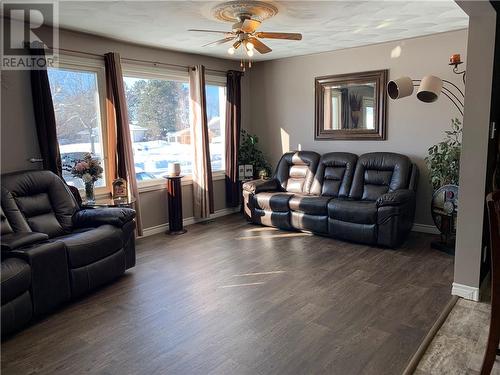 1158 Mederic, Hanmer, ON - Indoor Photo Showing Living Room