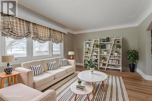 755 Maple Avenue, Burlington, ON - Indoor Photo Showing Living Room