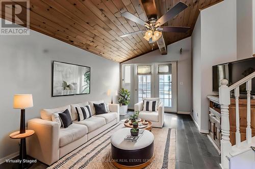 755 Maple Avenue, Burlington, ON - Indoor Photo Showing Living Room