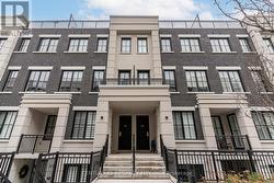 512 - 657 CRICKLEWOOD DRIVE  Mississauga, ON L5G 0B8