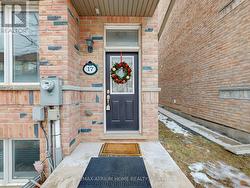 17 KAWNEER TERRACE  Toronto, ON M1P 2X1