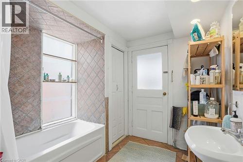 Unit 2 - 27 Ontario Avenue, Hamilton, ON - Indoor Photo Showing Bathroom