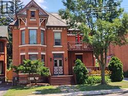 27 ONTARIO Avenue Hamilton, ON L8N 2X1
