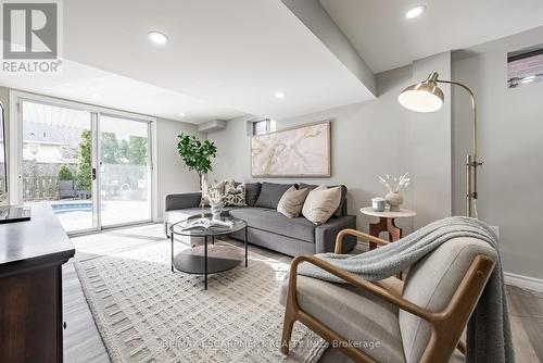 680 Rexford Drive, Hamilton, ON - Indoor Photo Showing Living Room