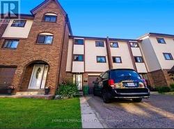 23 MCCALLUM COURT  Brampton, ON L6W 3M4
