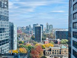 2002 - 77 MUTUAL STREET Toronto, ON M5B 0B9