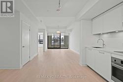 615 - 33 FREDERICK TODD WAY  Toronto, ON M4G 0C9
