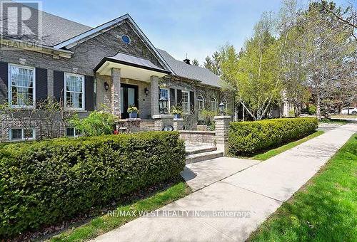 5 HUMBERVIEW DRIVE  Vaughan, ON L4H 1B1