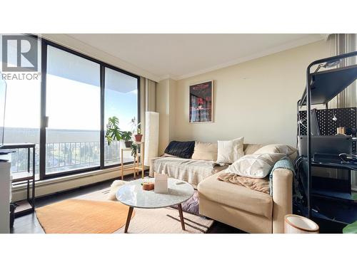 1406 6759 WILLINDON AVENUE  Burnaby, BC V5H 3Y9