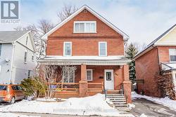 235 DEARBORN AVENUE  Oshawa, ON L1G 4Z3