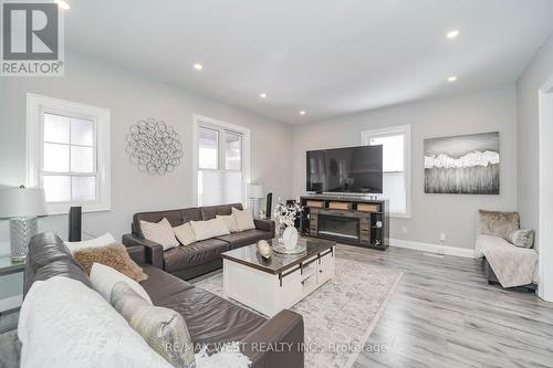 235 DEARBORN AVENUE  Oshawa, ON L1G 4Z3