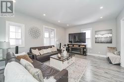 235 DEARBORN AVENUE  Oshawa, ON L1G 4Z3