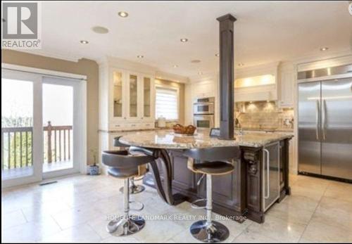 5291 Thornwood Drive, Mississauga, ON - Indoor Photo Showing Kitchen With Upgraded Kitchen