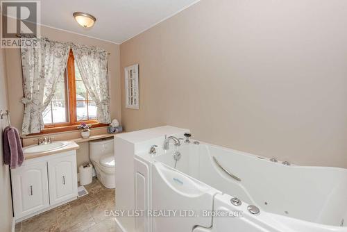 704 Pattee Road, Champlain, ON - Indoor Photo Showing Bathroom