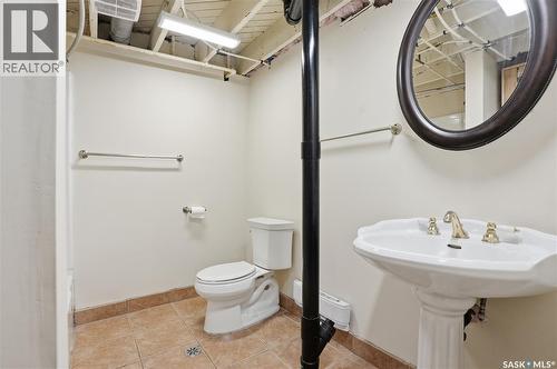 1213 Elliott Street, Saskatoon, SK - Indoor Photo Showing Bathroom