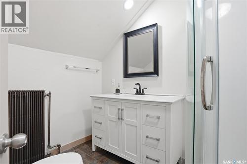 1213 Elliott Street, Saskatoon, SK - Indoor Photo Showing Bathroom