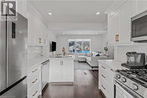 194 Crockett Street, Hamilton, ON - Indoor Photo Showing Kitchen