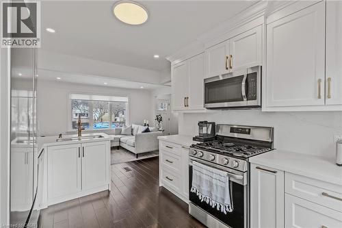 194 Crockett Street, Hamilton, ON - Indoor Photo Showing Kitchen