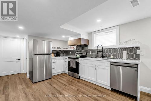 496 Manchester Road, Kitchener, ON - Indoor Photo Showing Kitchen