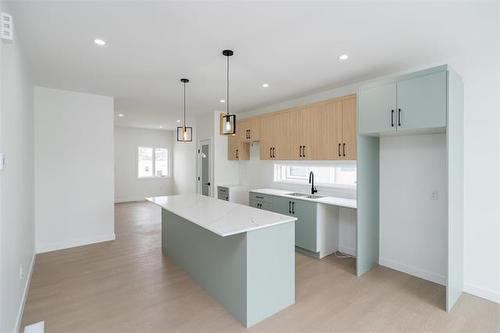 1975 Ross Ave, Winnipeg, MB 