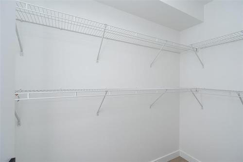 1975 Ross Ave, Winnipeg, MB 