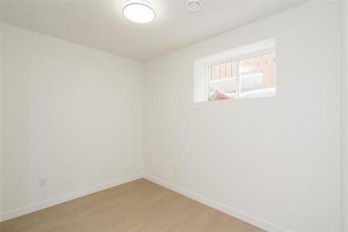 1975 Ross Ave, Winnipeg, MB 