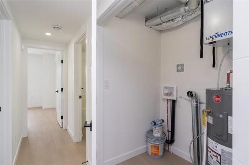 1975 Ross Ave, Winnipeg, MB 