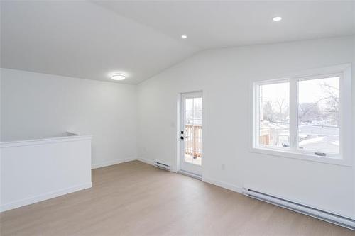 1975 Ross Ave, Winnipeg, MB 