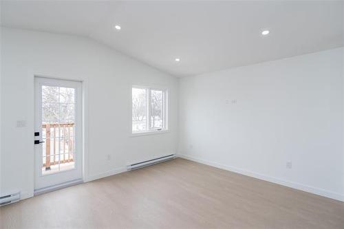 1975 Ross Ave, Winnipeg, MB 