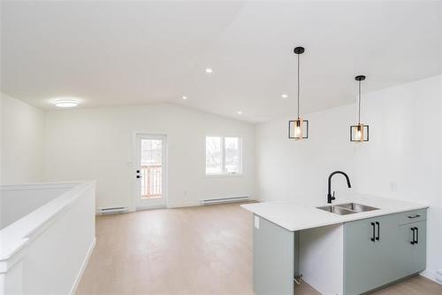 1975 Ross Ave, Winnipeg, MB 