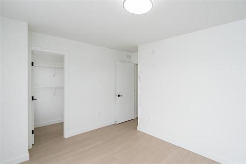 1975 Ross Ave, Winnipeg, MB 