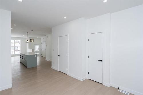 1975 Ross Ave, Winnipeg, MB 