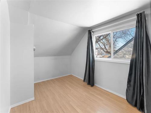 658 Government Ave, Winnipeg, MB 