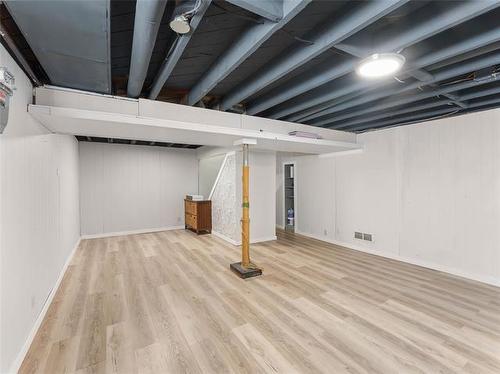 658 Government Ave, Winnipeg, MB 