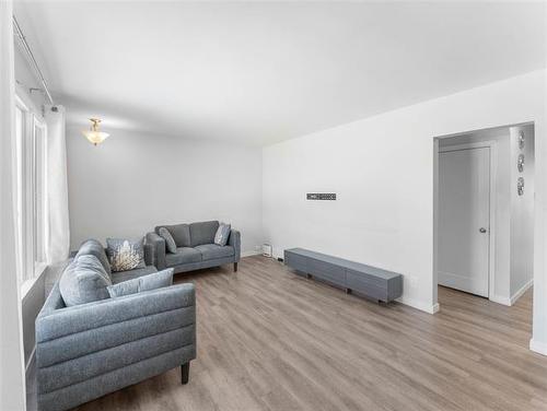 658 Government Ave, Winnipeg, MB 