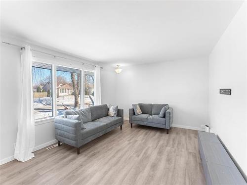 658 Government Ave, Winnipeg, MB 