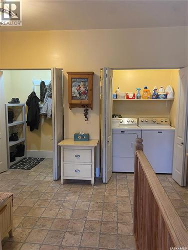 625 Centre Street, Shaunavon, SK - Indoor Photo Showing Laundry Room