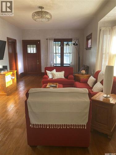 625 Centre Street, Shaunavon, SK - Indoor Photo Showing Bedroom