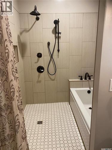 625 Centre Street, Shaunavon, SK - Indoor Photo Showing Bathroom